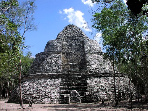 Die Pyramiden von Cobá